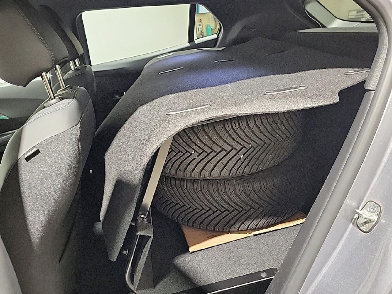 Peugeot 2008 puretech 130 s&s eat8 allure — photo 13