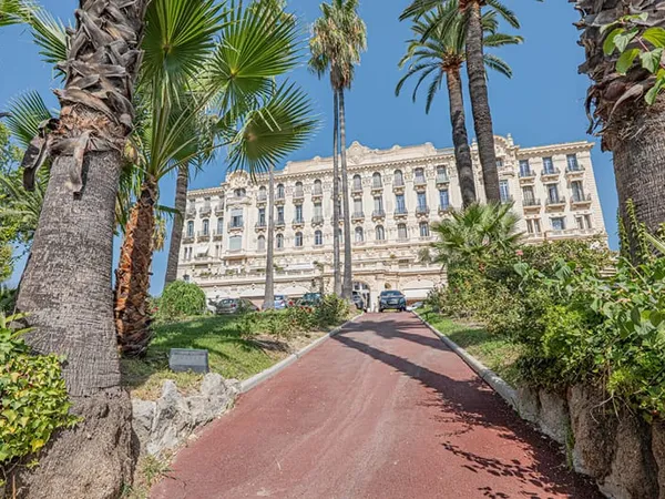 Elégant duplex dans un ancien Palais à Nice