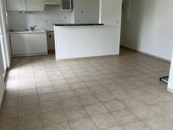 Part à Part loue T2 avec balcon 3eme et dernier étage