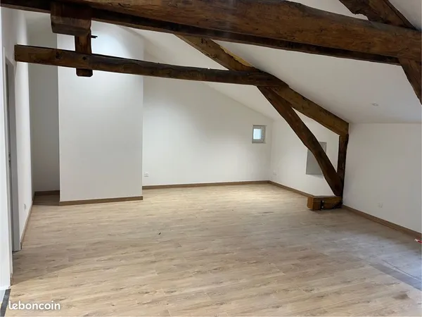 Duplex rénové 110 m² - 3 chambres - Coeur de village