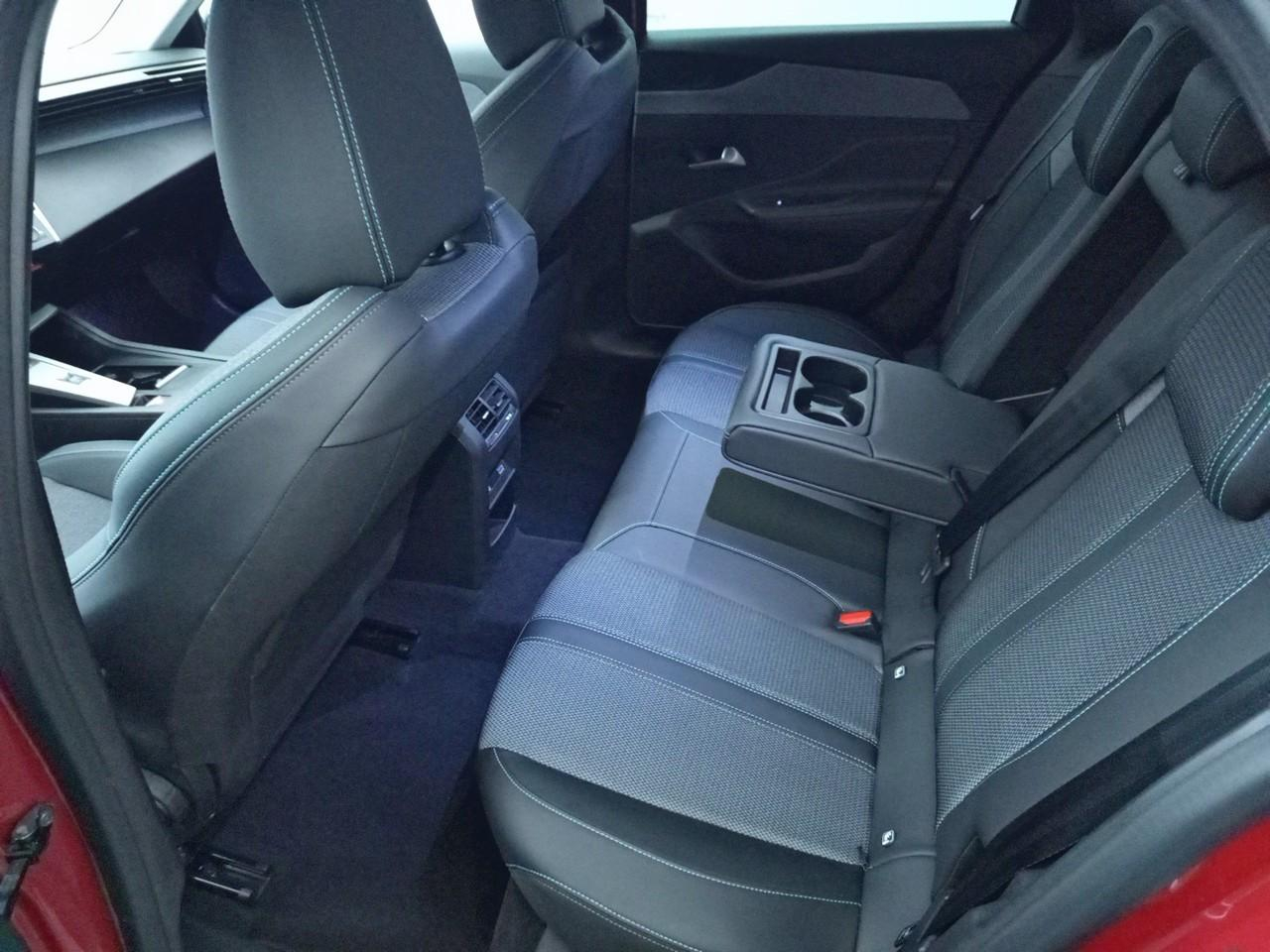 Peugeot 308 sw phev 180 e-eat8 allure — photo 13