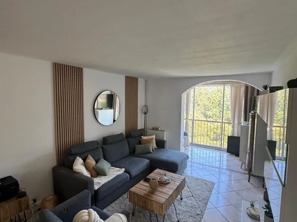 AGREABLE TYPE 4 LA SERINETTE TERRASSE PARKING CAVE