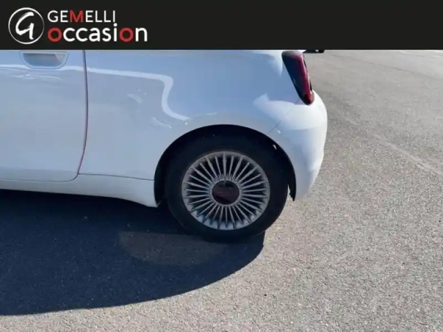 Fiat 500 c e 95ch (red) my22 23.8 kwh — photo 6