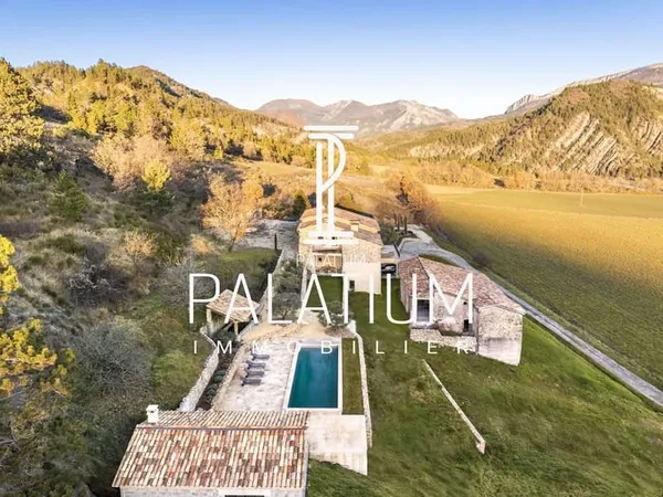 Maison 6 pièces 243 m²