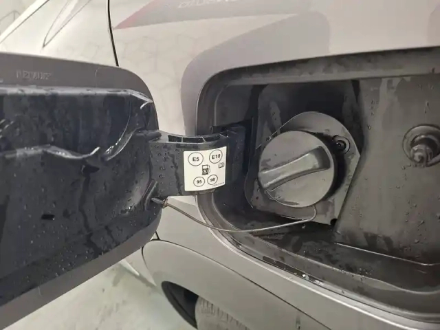 Renault Captur e-tech plug-in 160 — photo 16