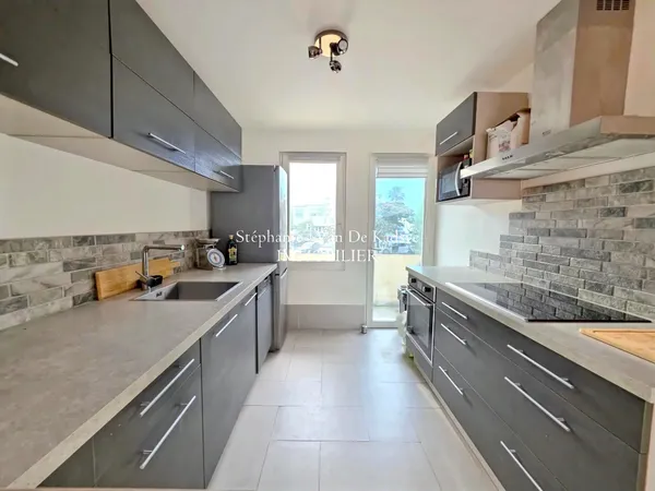 Appartement - 2 chambres -  balcon et parking.