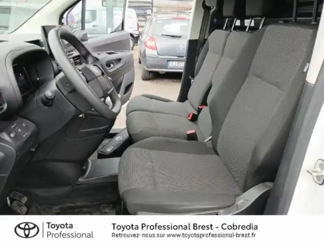 Toyota Proace city medium 100 d-4d start mc24 — photo 11