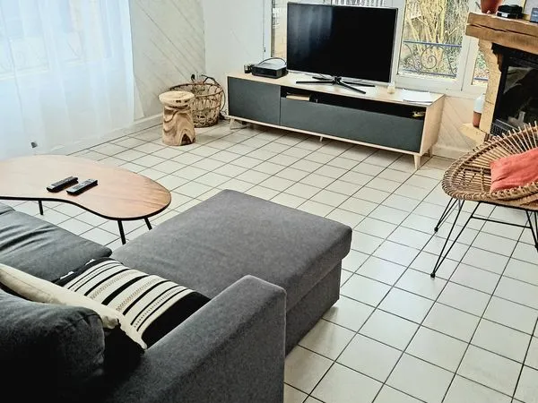 Chambre dans une maison équipée