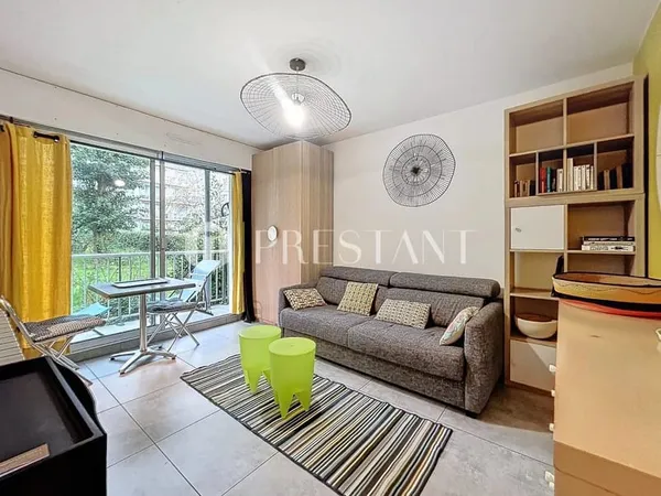 Au sein du quartier très prisé de Saint Charles - Ravissant studio avec balcon donnant sur le parc a