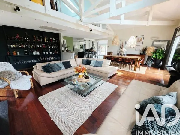 Maison 8 pièces 220 m²