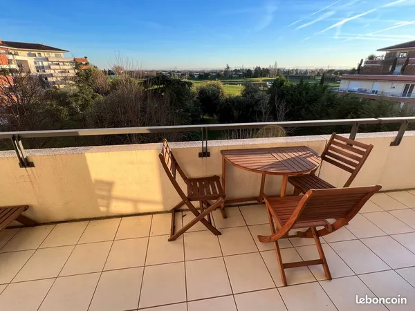 T2 42 m² VUE GOLF SEILH AVEC PARKING EN SOUS SOL ET CELLIER