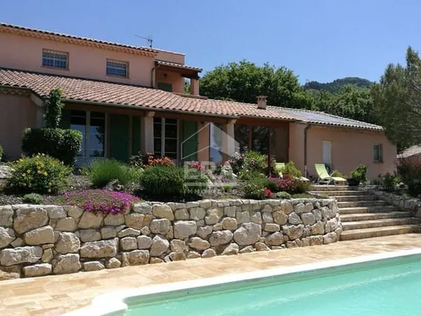 Maison de plain-pied 5 pièces 147 m²