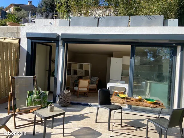 Joli Studio meublé dans Villa avec piscine sur ST RAPHAËL Valescure