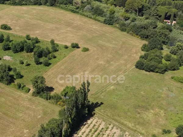 Terrain 9300 m²