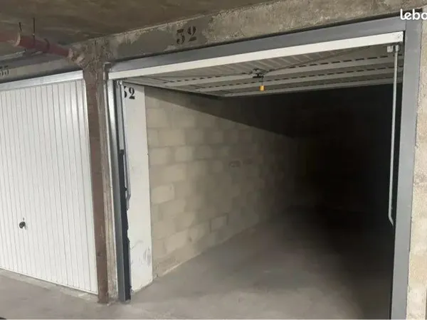 Parking box fermé sécurisé
