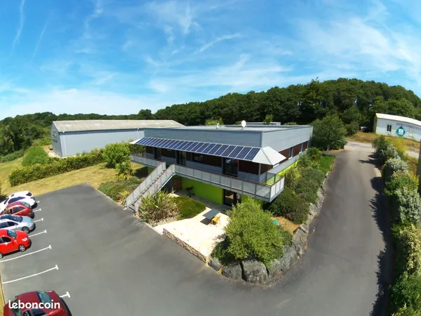 Immeuble de bureaux 335 m² - terrain 4 086 m²