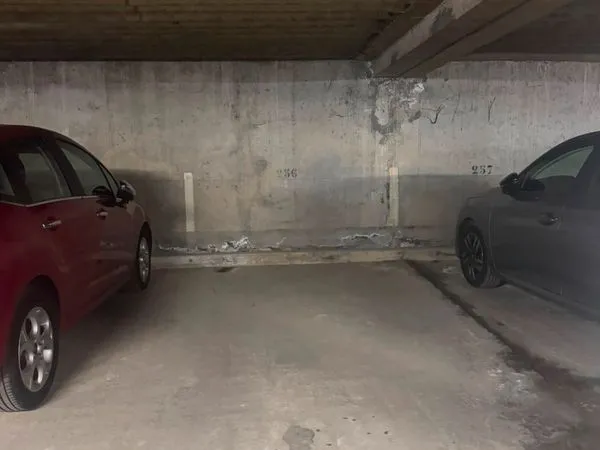 Place de parking sécurisée 24/24 à louer - Proche du centre