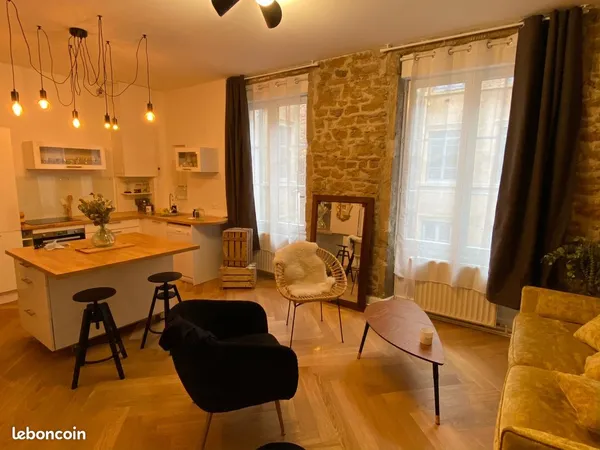 Grand studio meublé de 40m² (Cordeliers / Hotel de Ville) - Entièrement Rénové - 3ème étage avec asc