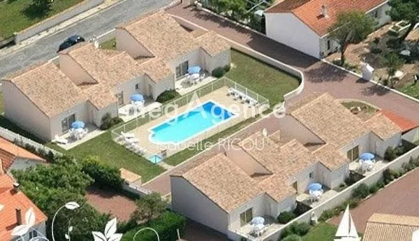 Maison 22 pièces 379 m²