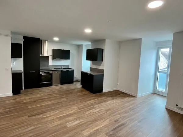 Centre-ville - Les Cordeliers : Appartement de type 3 refait à neuf avec parking et cave