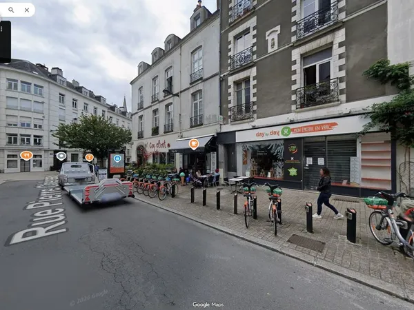 Local commercial 83 m² avec vitrines - Nantes