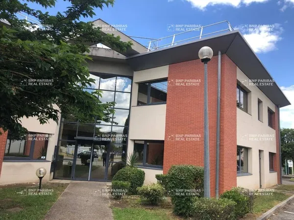 Bureaux 671 m²