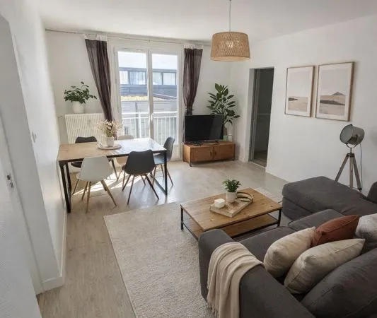Appartement T3 55 m² avec balcon et grand garage fermé — Aytré