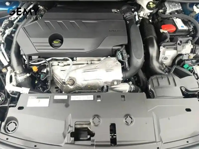 Peugeot 408 phev 225 e-eat8 — photo 12