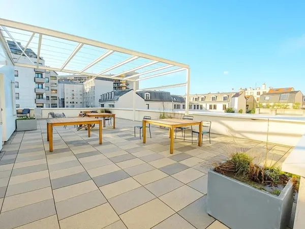 Loyer 257 € HT/HC-m²/an- jusqu'a 8 postes de travail. Grande terrasse commune. A Boulogne-Billancour