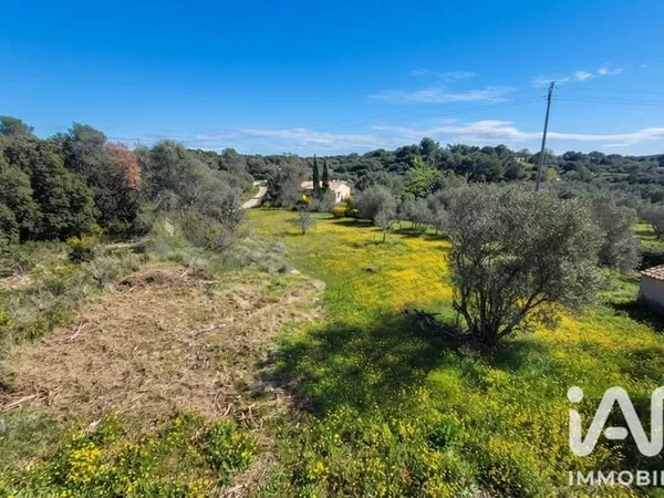 Terrain 330 m²