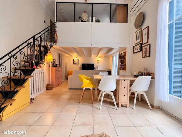 Charmant studio avec mezzanine, rénové et climatisé