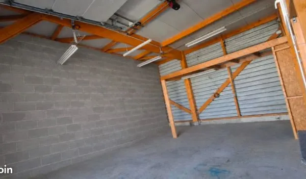 Local d'activité / Atelier ~50 m² + Terrain privatif ~180 m² (Triphasé 36 kVA) - Zone artisanale