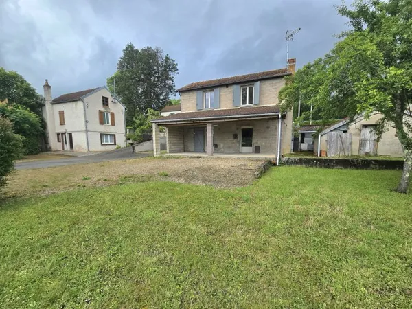 ENSEMBLE DE 2 MAISONS AVEC GARAGE SUR 3500M2 DE TERRAIN A PO
