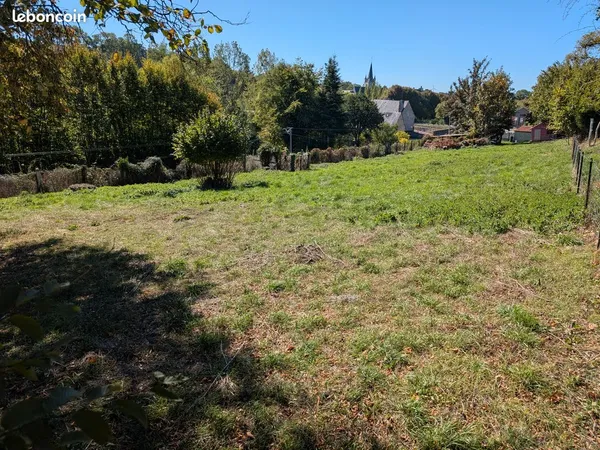 Terrain 1 051 m² à vendre - Vassy (Valdallière) - Potentiel constructible