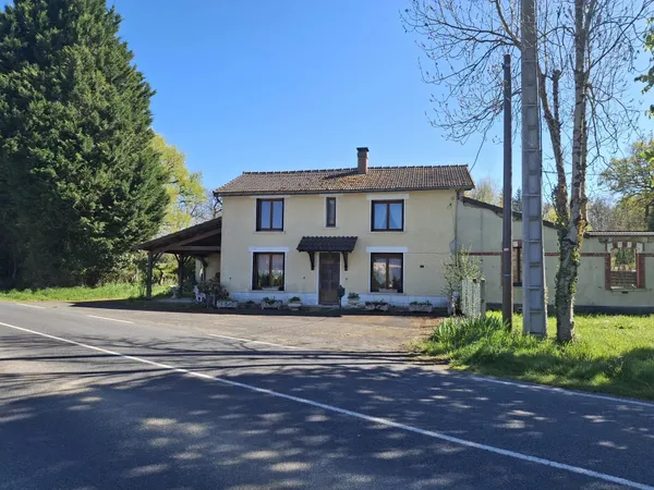 Grande maison familiale à rénover, grange, dépendances et plus de 2 hectares de terrain