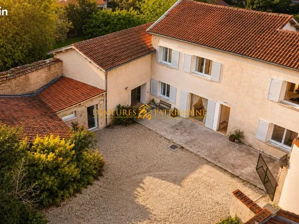 Propriété 7 pièces 198 m²