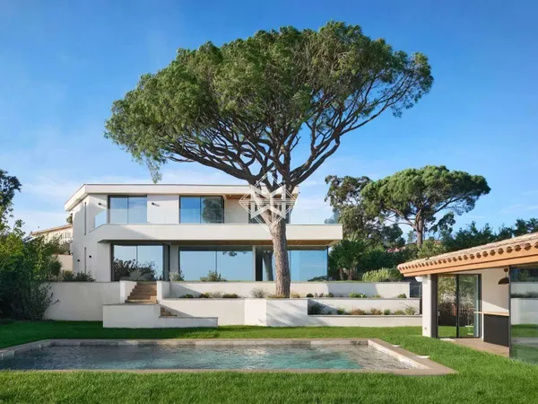 Maison 9 pièces 354 m²