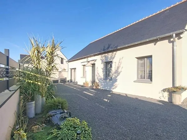 Maison de plain-pied récente (2020) -94 m² - Beaumont-la-Ronce (37)