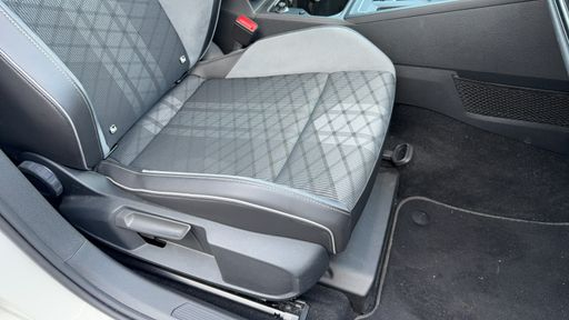 Volkswagen Golf 1.5 eTSI 130 DSG7 - R-Line – 2022 – 39538 km – Hybride essence – Boîte Automatique — photo 22