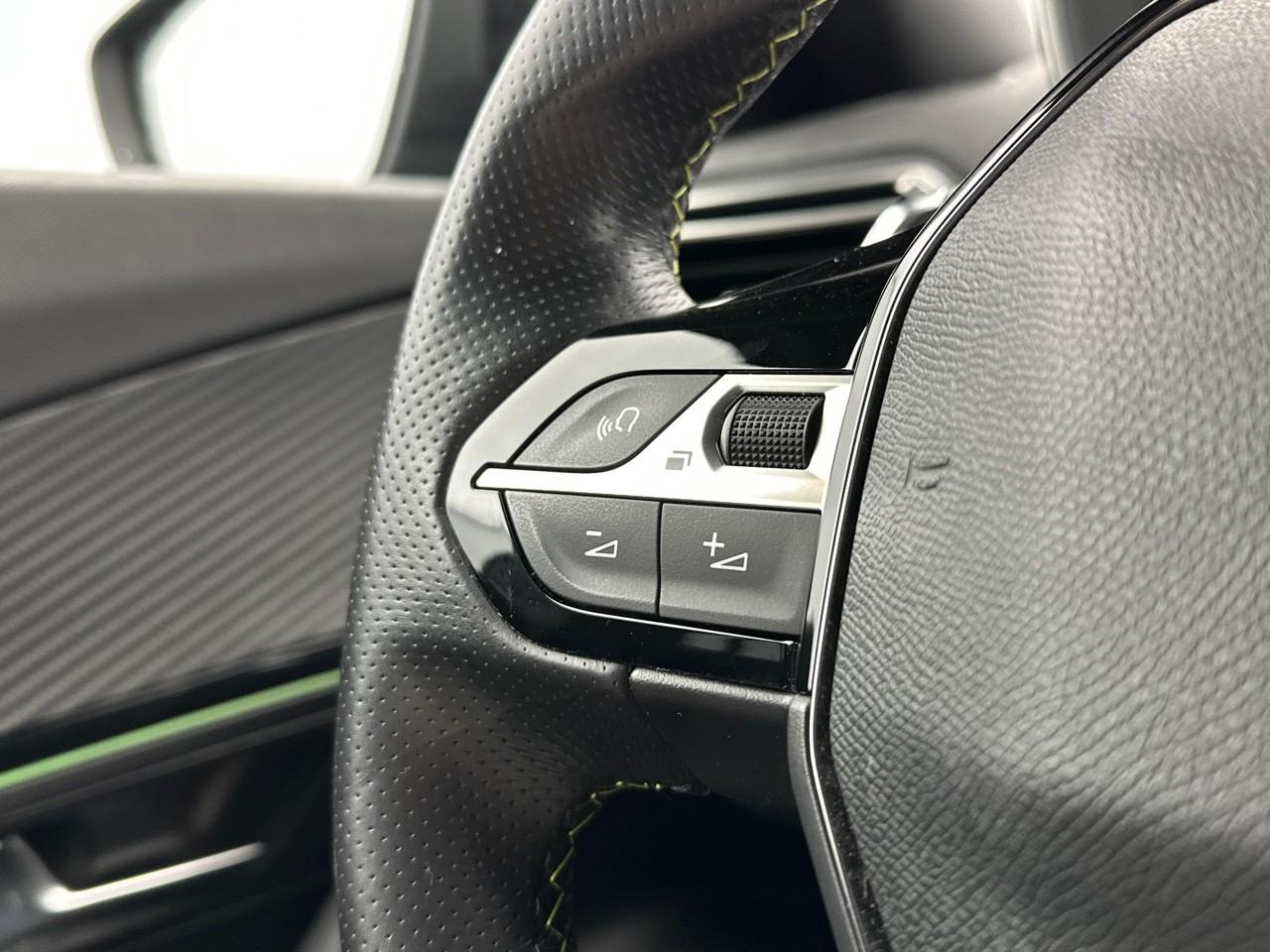 Peugeot 2008 puretech 130 s&s eat8 gt — photo 18