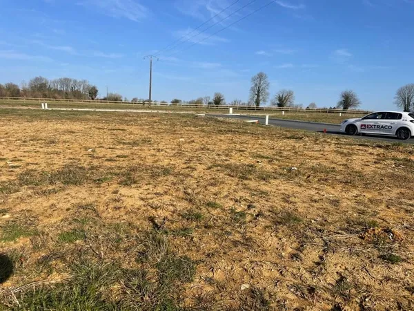 Terrain 700 m²