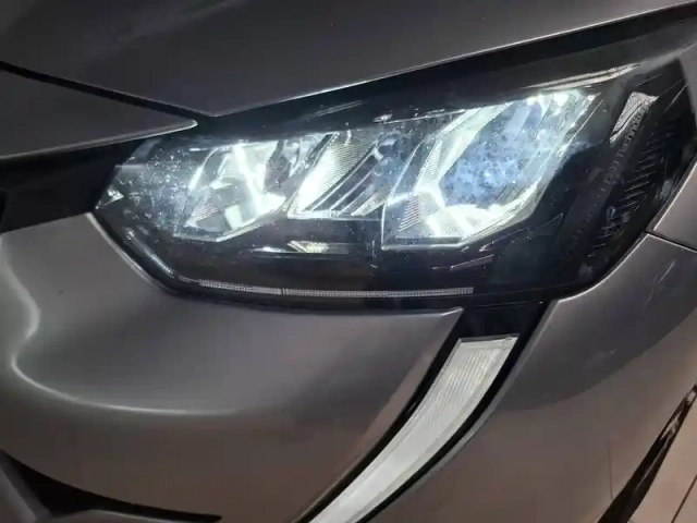 Peugeot 208 puretech 100 s&amp;s bvm6 — photo 28