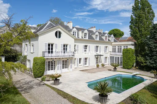 Maison 20 pièces 660 m²