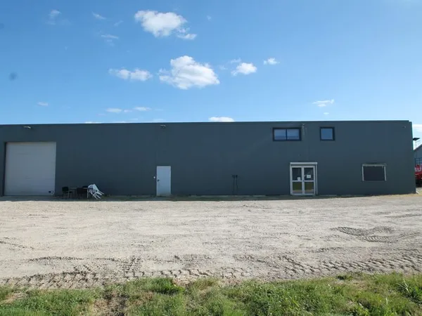 Local 8 pièces 550 m²