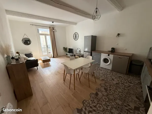 T3 BIS MEUBLÉ 77 m² - 3 CHAMBRES - PARKING - À DEUX PAS DES HALLES 850 CC