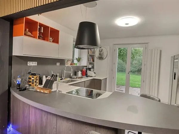 Maison 8 pièces 260 m²