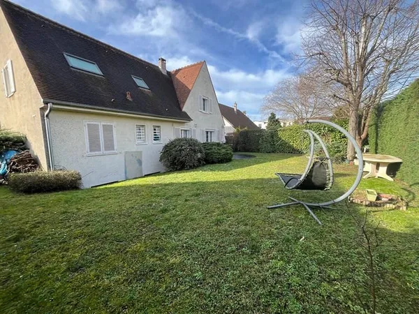Maison 8 pièces 250 m²