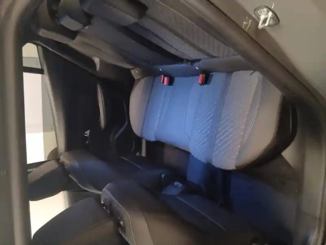 Peugeot 2008 hybrid 145 e-dcs6 — photo 4