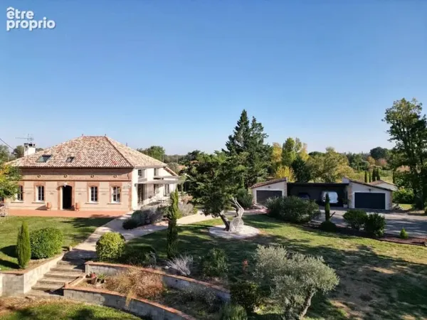 Maison en pierre traditionnelle avec une touche contemporaine ? Proche de L?Isle Jourdain & Toulouse