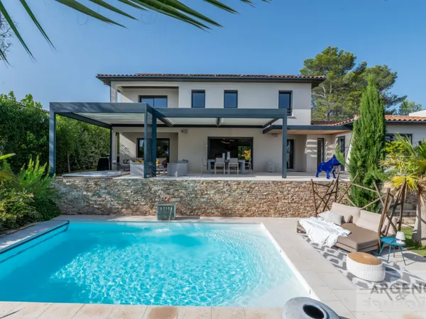 Villa 7 pièces 196 m²